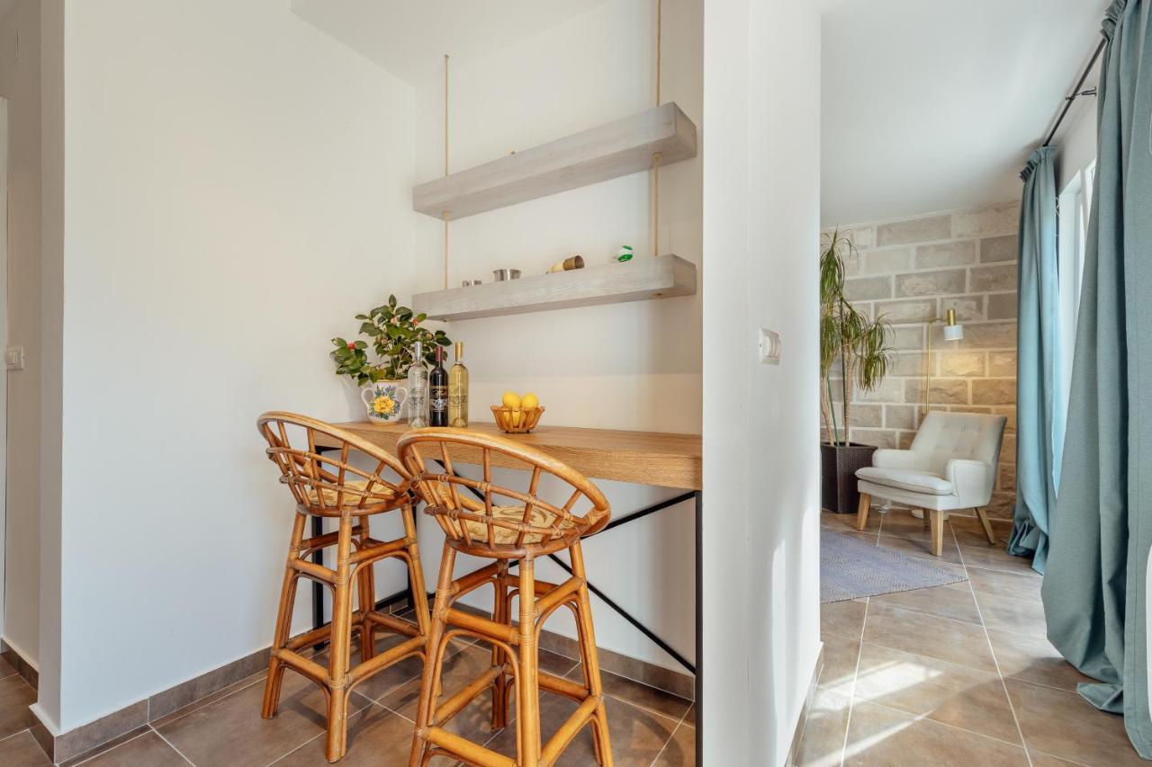 Stylish Mini-House With Garden & Beach Bijela Exteriör bild